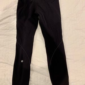 Lululemon size 6 leggings (black color) with side pockets